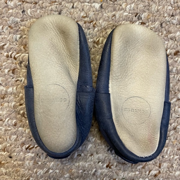 Minimoc size 2 navy baby shoes - Picture 2 of 3